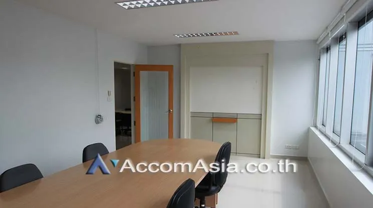 unit Office space For Rent in Sukhumvit, Bangkok  near BTS Ekkamai (AA18919)